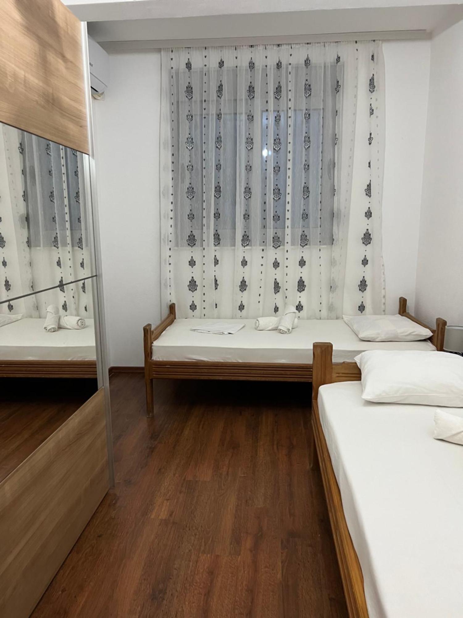 Art I Apartments Улцинь Екстер'єр фото