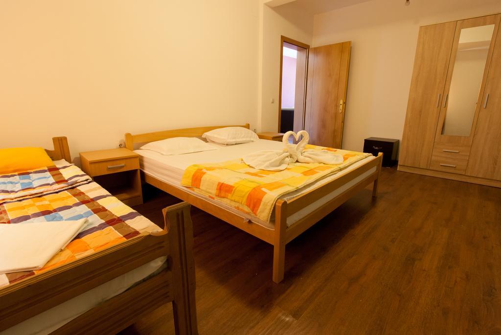 Art I Apartments Улцинь Екстер'єр фото