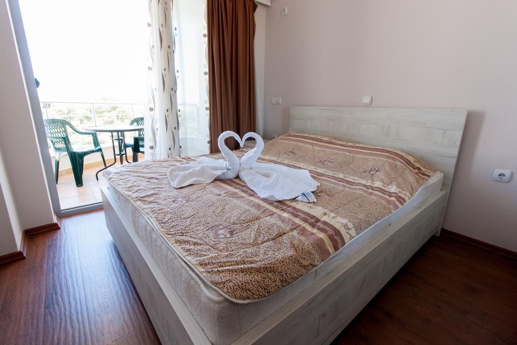Art I Apartments Улцинь Екстер'єр фото