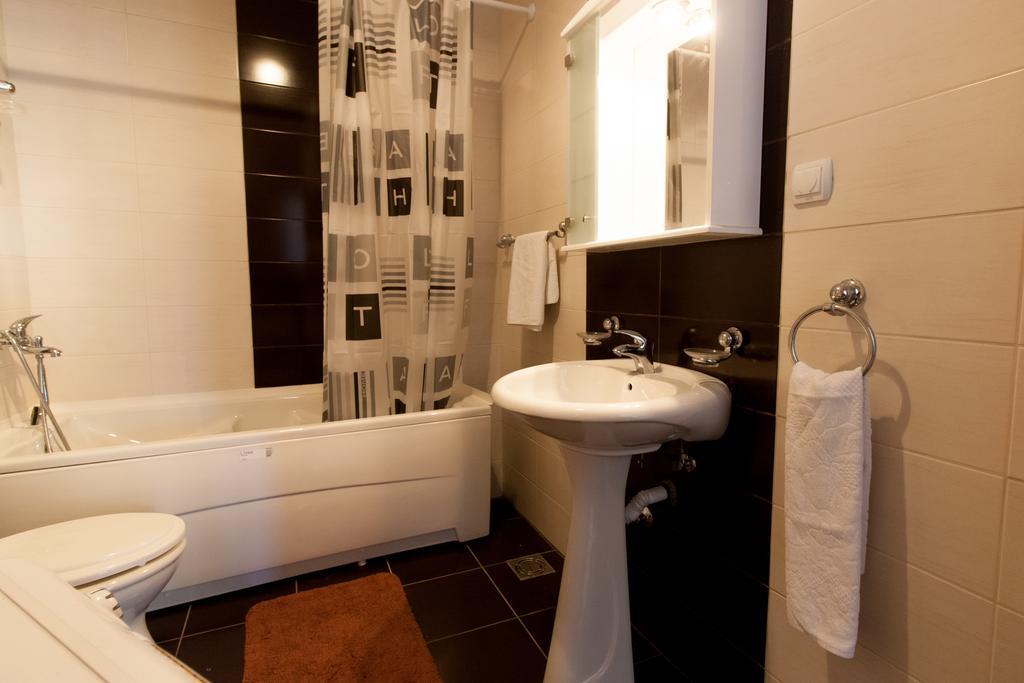 Art I Apartments Улцинь Екстер'єр фото