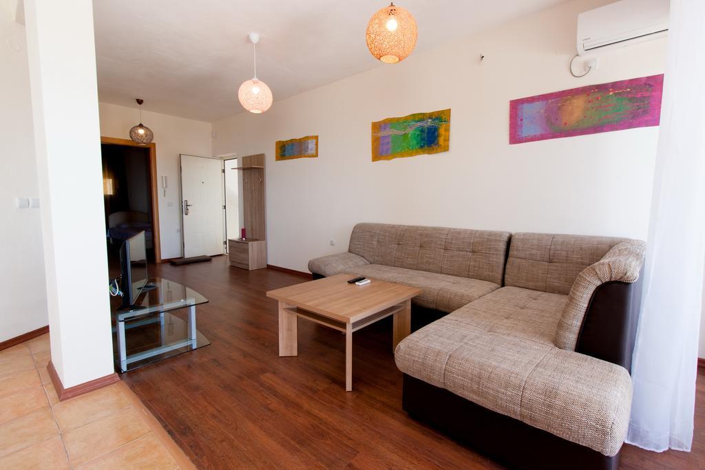 Art I Apartments Улцинь Екстер'єр фото
