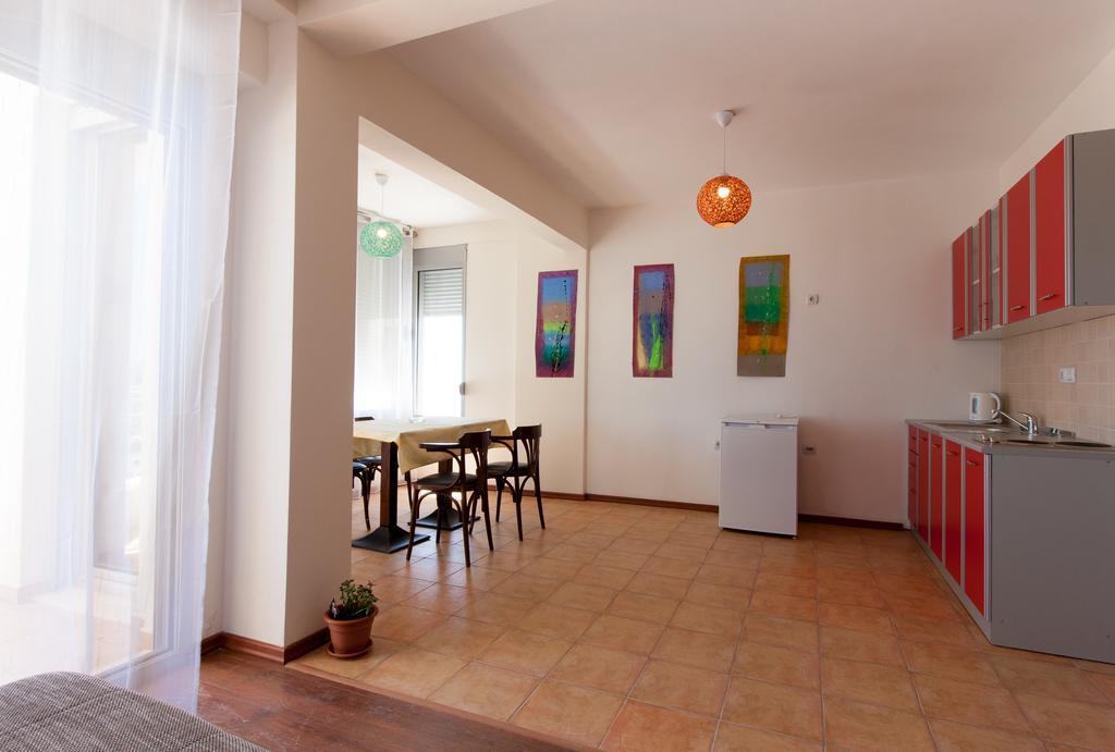 Art I Apartments Улцинь Екстер'єр фото