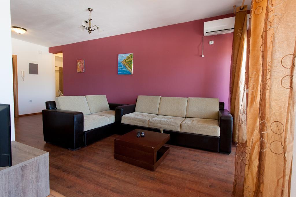 Art I Apartments Улцинь Екстер'єр фото