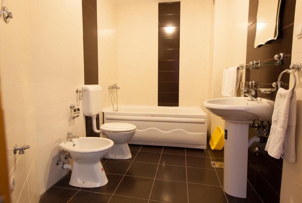 Art I Apartments Улцинь Екстер'єр фото
