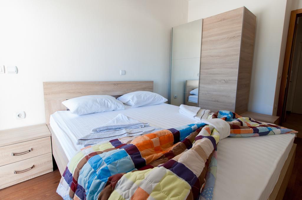 Art I Apartments Улцинь Екстер'єр фото