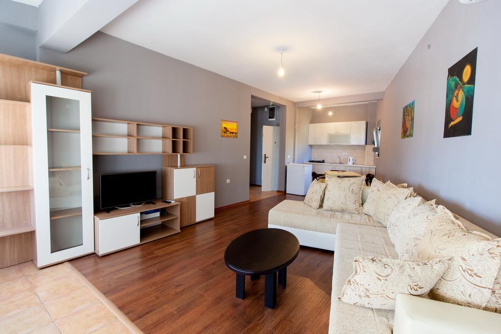 Art I Apartments Улцинь Екстер'єр фото