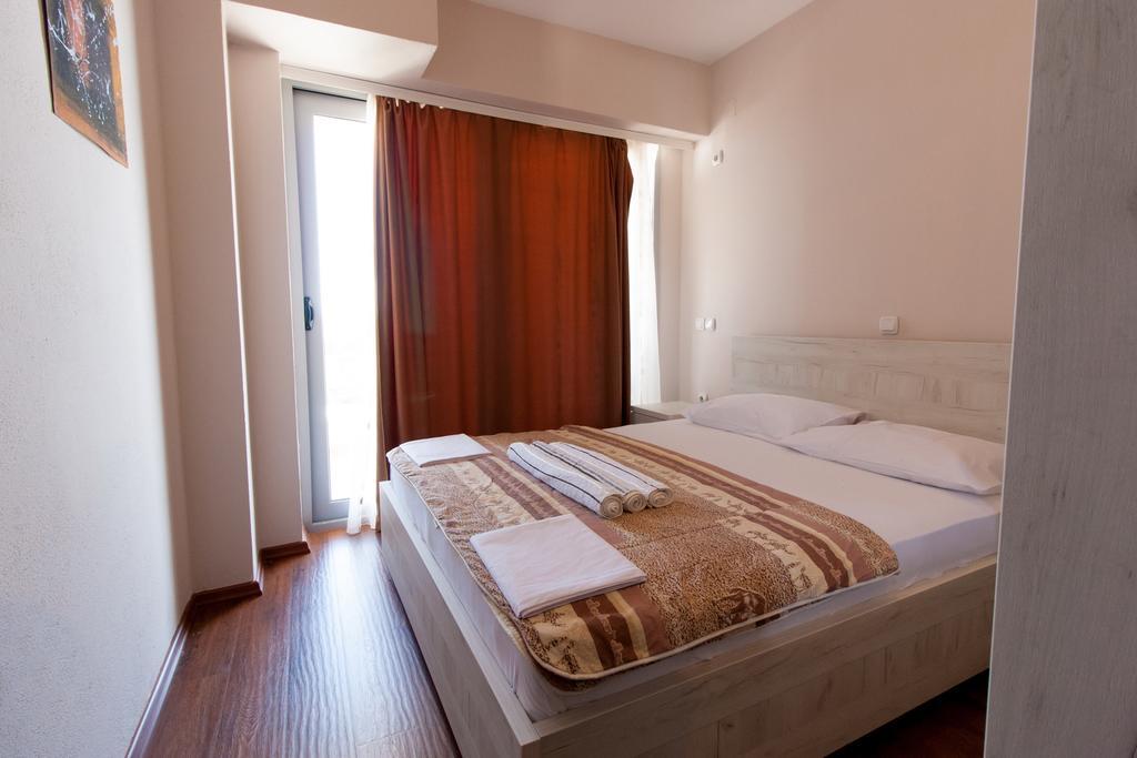 Art I Apartments Улцинь Екстер'єр фото